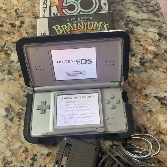 Nintendo DS - Picture 2 of 2